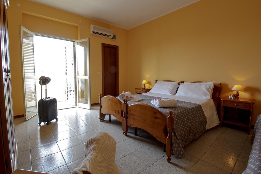 Hotel La Perla Тропея Экстерьер фото